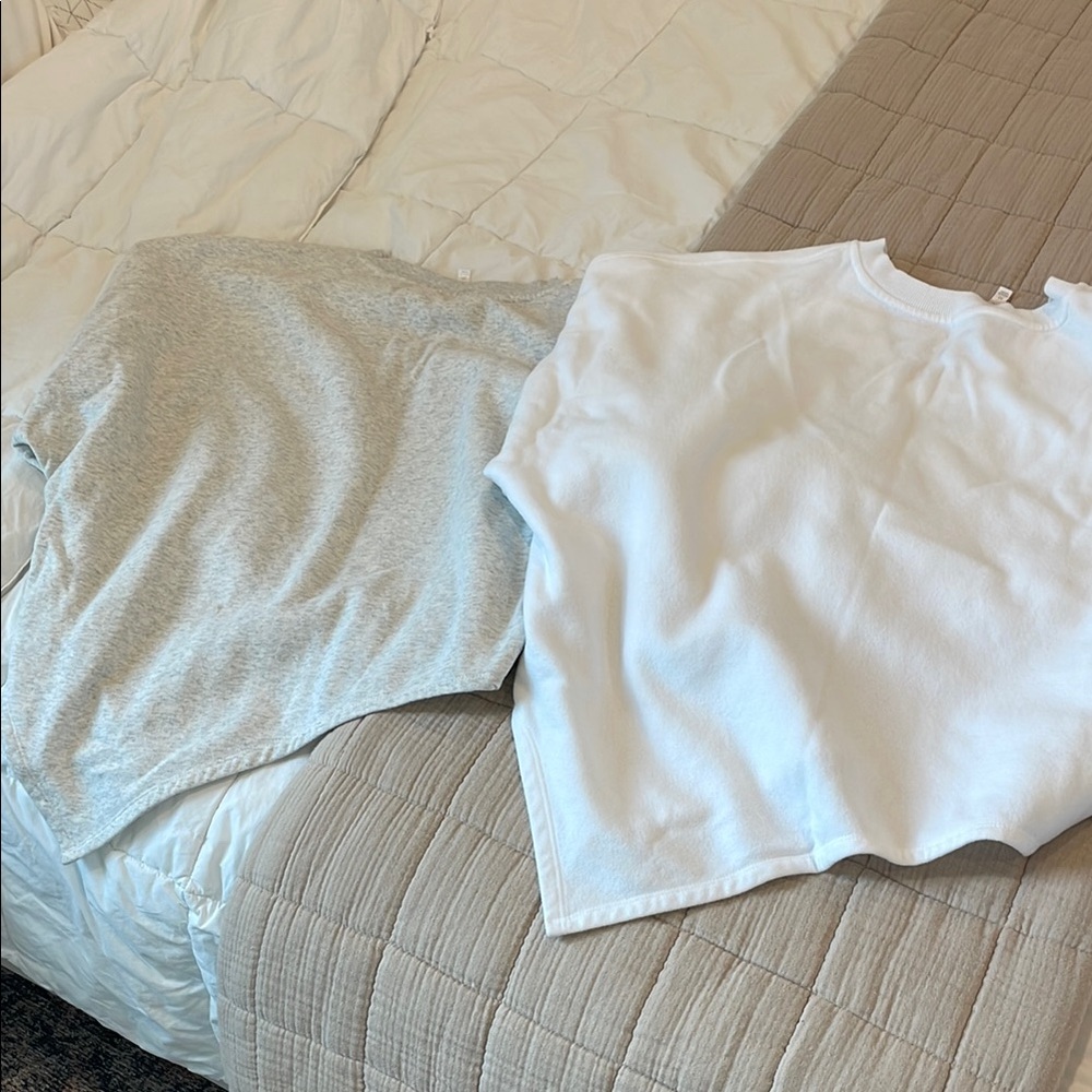 BUNDLE Fabletics Gray and White A symmetrical Sweatshirts - Picture 5 of 5